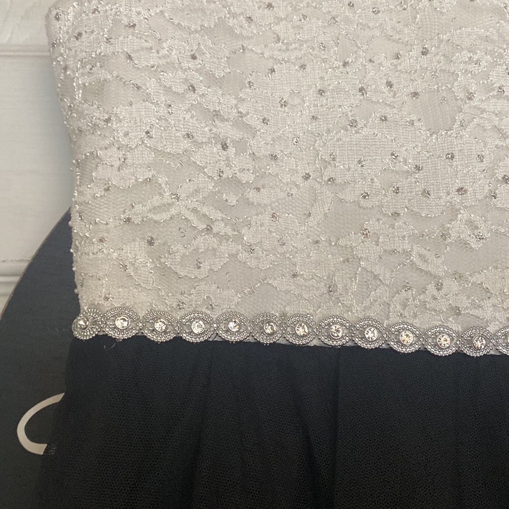 Girls black and white lace top dress - Picture 4 of 5